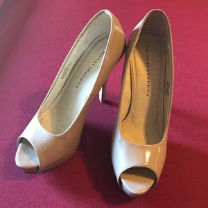 Nude peep toe pumps